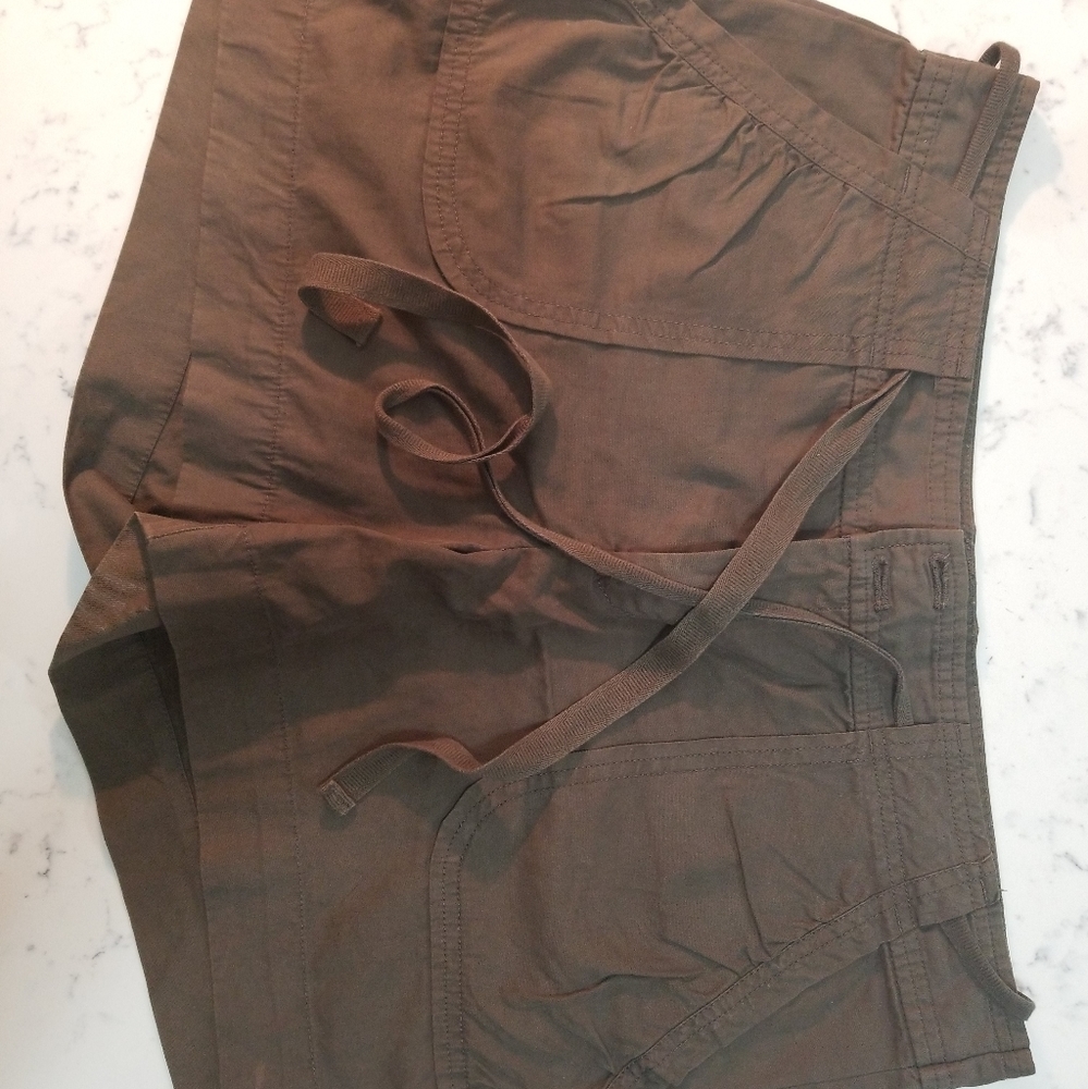 Calvin Klein Women Shorts Green Sz.14